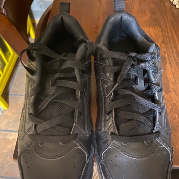 Mens Nike shoes - Picture 2 of 2